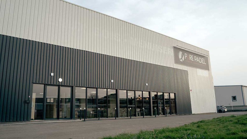 Vue extérieure du complexe Pure Padel à Montaigu